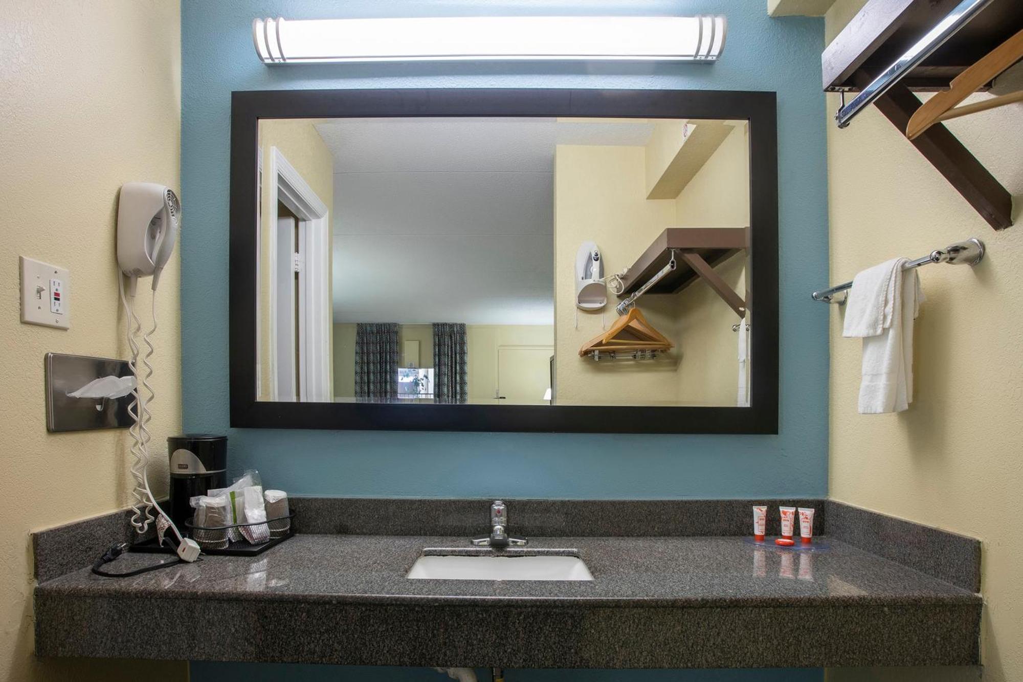 Oyo Hotel Knoxville Tn Cedar Bluff I-40 Екстериор снимка