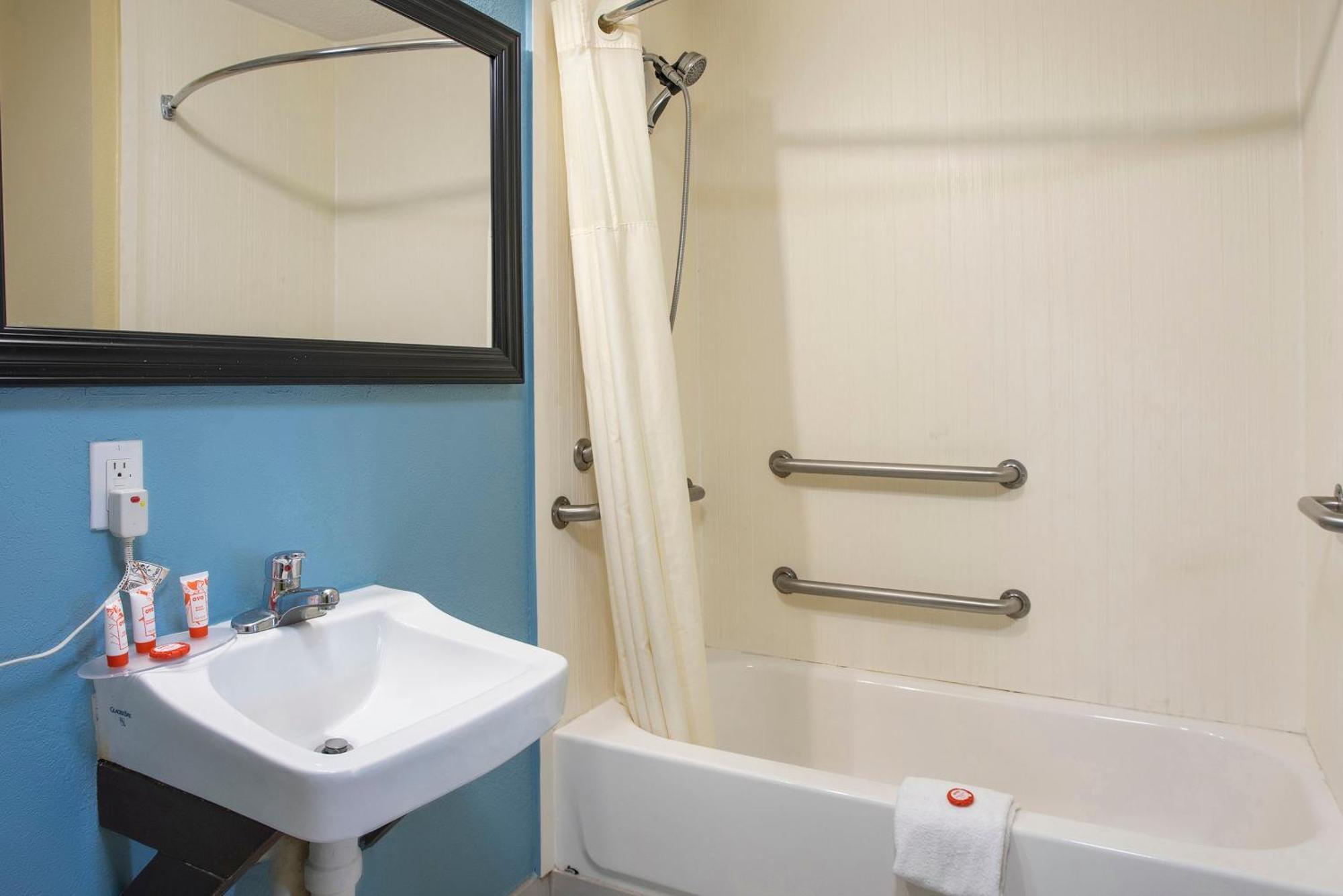 Oyo Hotel Knoxville Tn Cedar Bluff I-40 Екстериор снимка