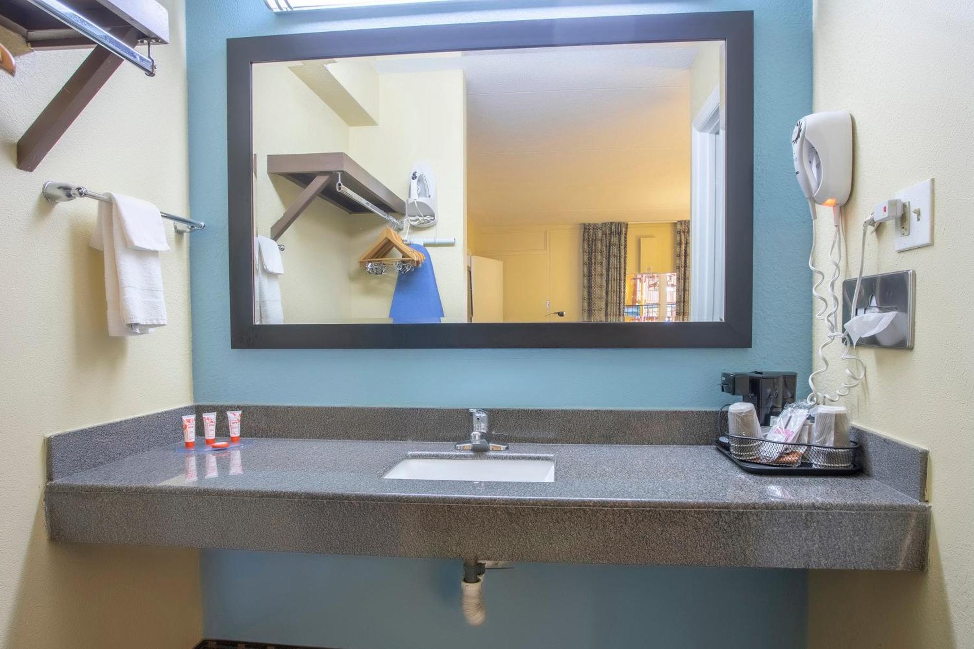 Oyo Hotel Knoxville Tn Cedar Bluff I-40 Екстериор снимка