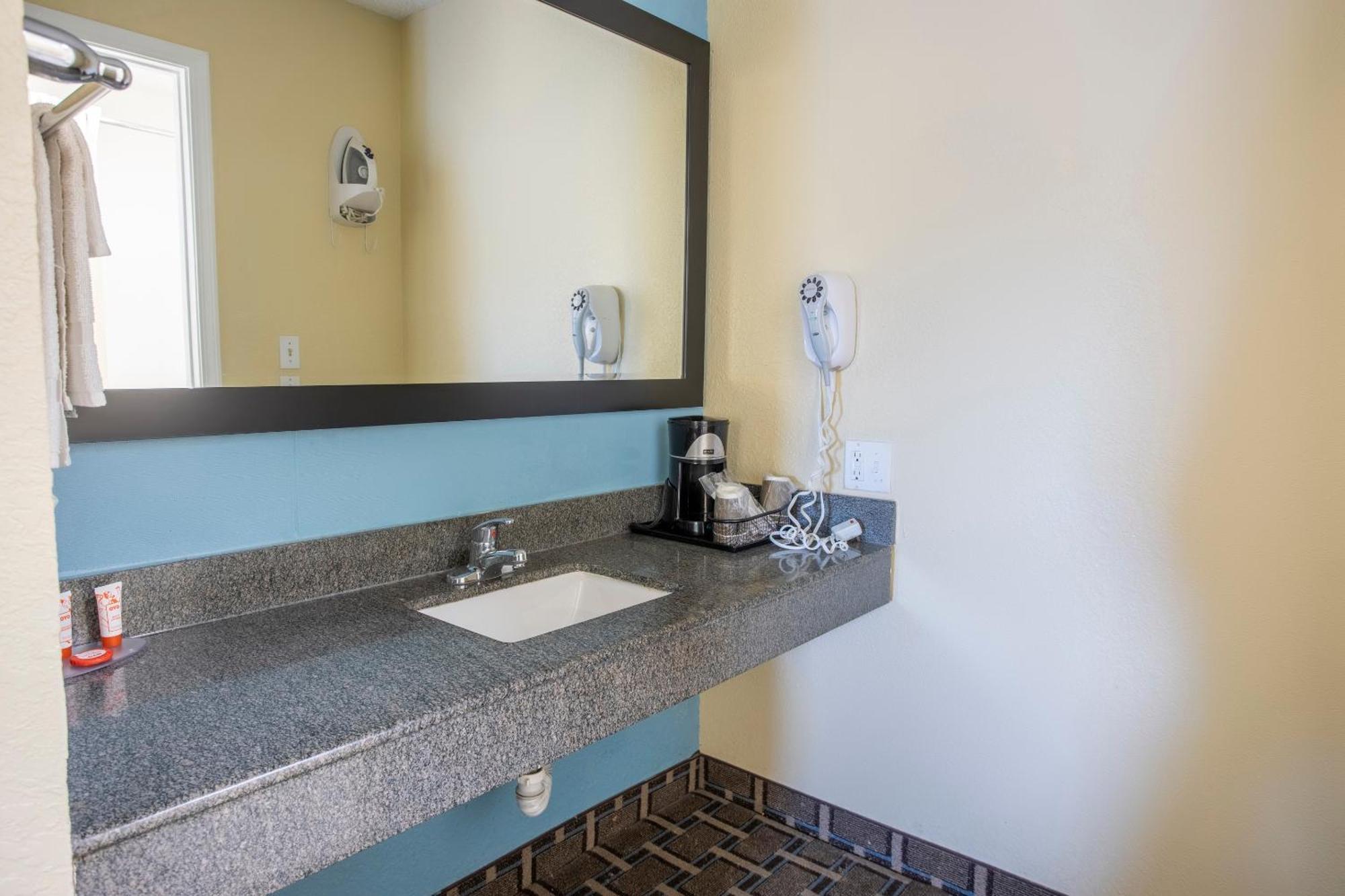 Oyo Hotel Knoxville Tn Cedar Bluff I-40 Екстериор снимка