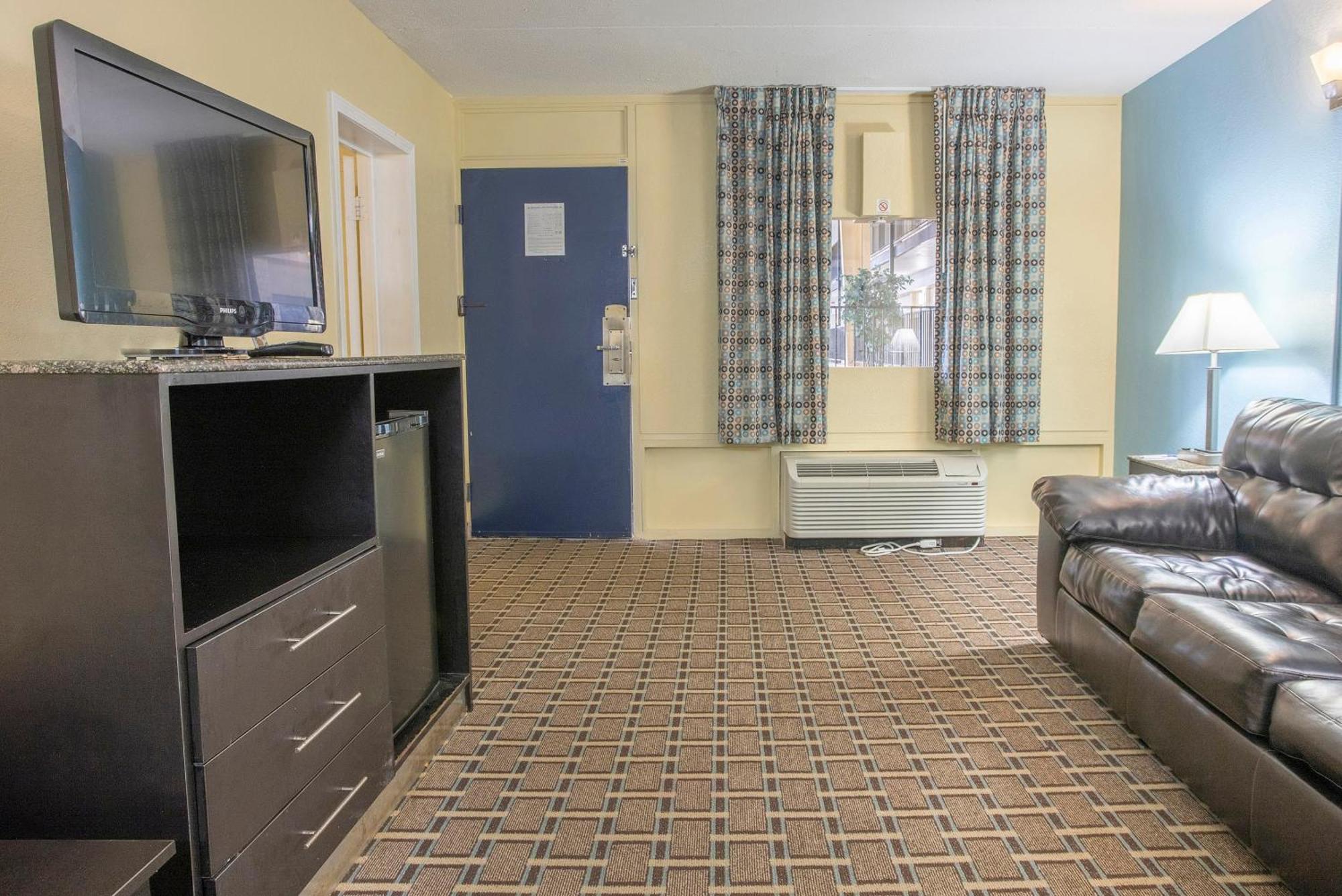 Oyo Hotel Knoxville Tn Cedar Bluff I-40 Екстериор снимка